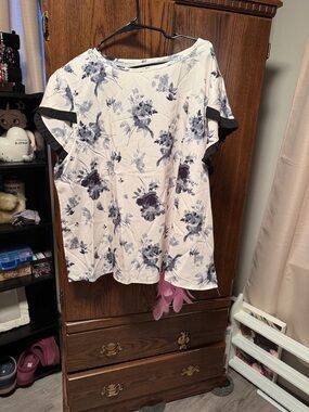 Floral Short-Sleeve Blouse in White and Blue